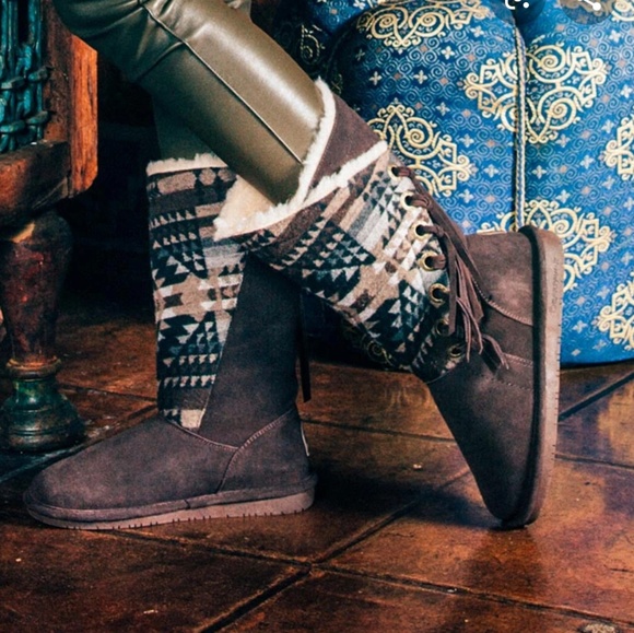 bearpaw fringe boots